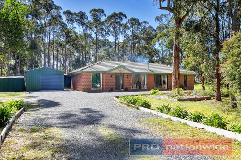 121 Grevillea Drive, ENFIELD VIC 3352