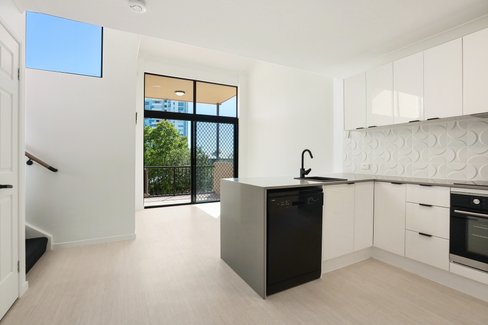 12/143 Frank Street, LABRADOR QLD 4215