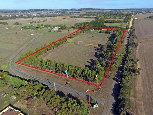 122-140 Burvilles Rd  Armstrong Creek 3217