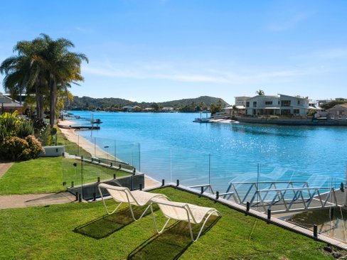 122 Mallawa Drive, PALM BEACH QLD 4221