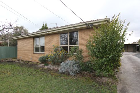 1/22 Marie Crescent, WENDOUREE VIC 3355