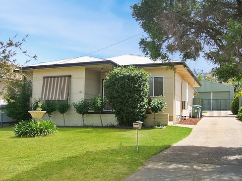 122 Meadow Street, KOORINGAL NSW 2650