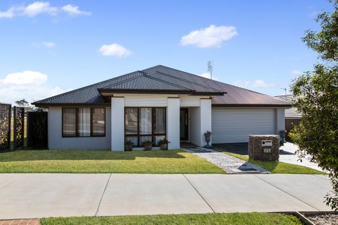 122 Saddlers Drive, GILLIESTON HEIGHTS NSW 2321