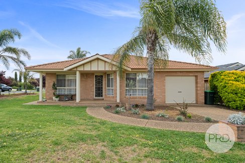 1&2/5 Paldi Crescent, GLENFIELD PARK NSW 2650