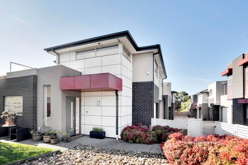 1 250 Pascoe Vale Road Essendon 3040