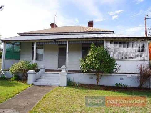 126 Capper Street, TUMUT NSW 2720