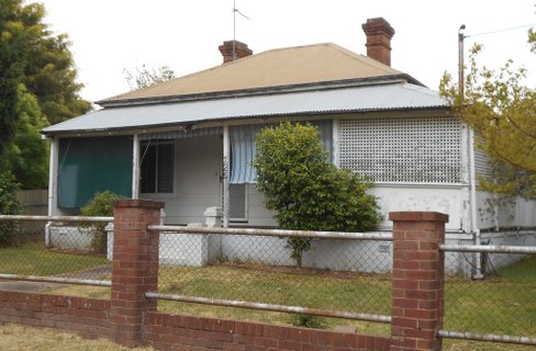 126 Capper Street, TUMUT NSW 2720