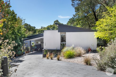 126 Moss Avenue, MOUNT HELEN VIC 3350
