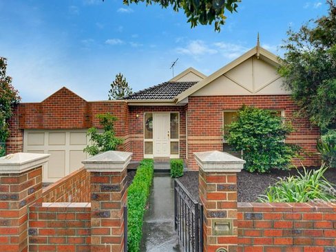 1 26 Renown Street Burwood 3125