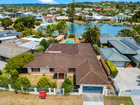 126 Tahiti Avenue, PALM BEACH QLD 4221