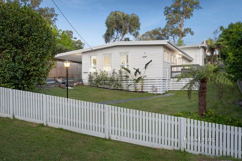 128 Hereford Road Mount Evelyn 3796