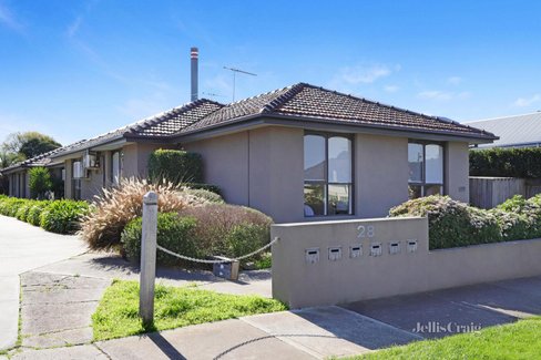 1 28 Peel Street Newport 3015