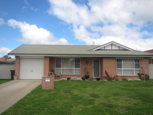 12a Banks Street, TAMWORTH NSW 2340