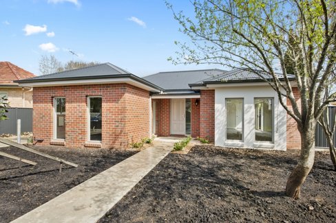 1/2b Golf Street, ALFREDTON VIC 3350