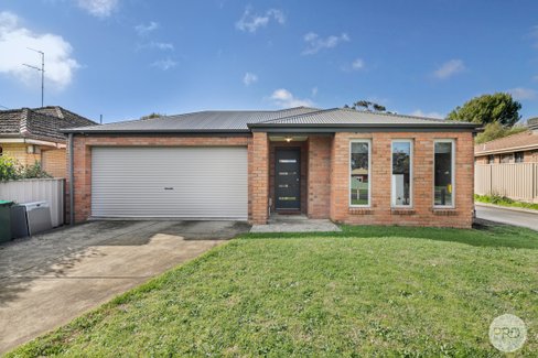 12B Ritchie Street, BROWN HILL VIC 3350