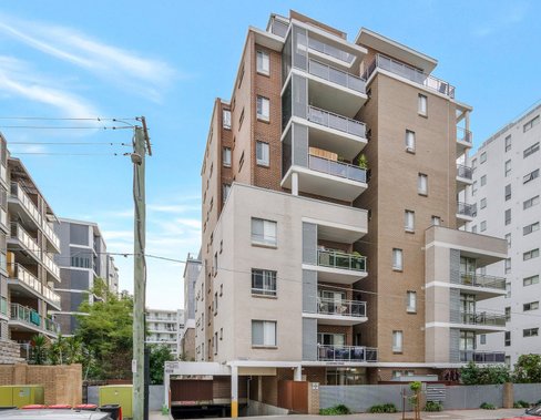 1/3-5 Browne Parade, WARWICK FARM NSW 2170