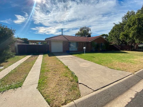 13 Baxter Place, TAMWORTH NSW 2340