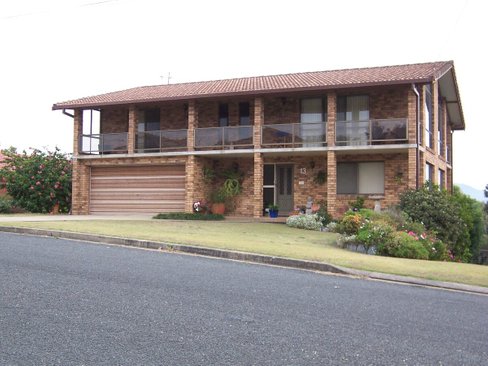 13 Bergalia Crescent, CAMDEN HEAD NSW 2443