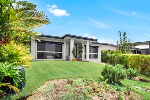 13 Blue Haze Crescent, BANORA POINT NSW 2486