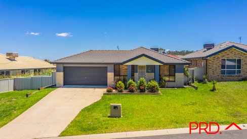 13 Brushbox Grove, TAMWORTH NSW 2340