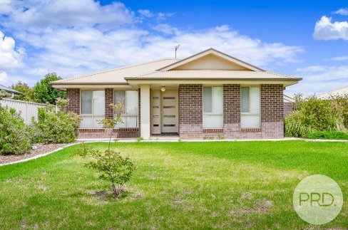 1/3 Carinya Street, GLENFIELD PARK NSW 2650