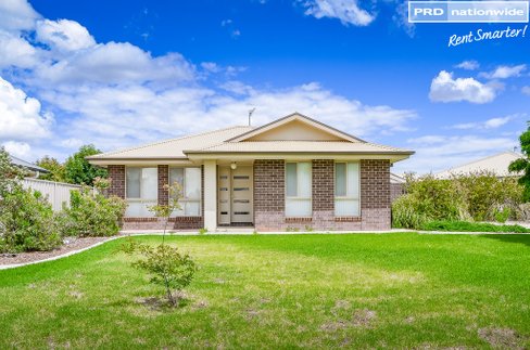 1/3 Carinya Street, GLENFIELD PARK NSW 2650