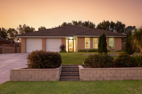 13 Carlisle Place, MORPETH NSW 2321