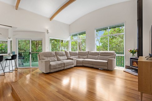 13 Cheshire Grove, Elanora QLD 4221