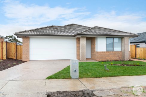 13 Cortina Drive, Winter Valley VIC 3358