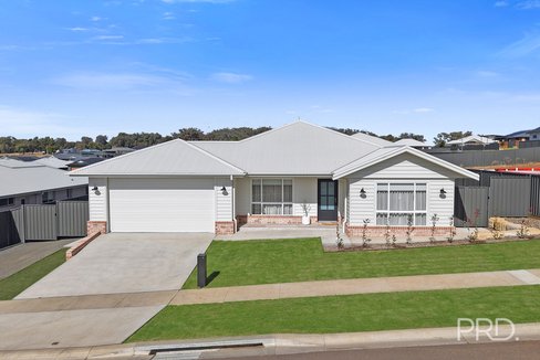 13 Crested Avenue, TAMWORTH NSW 2340