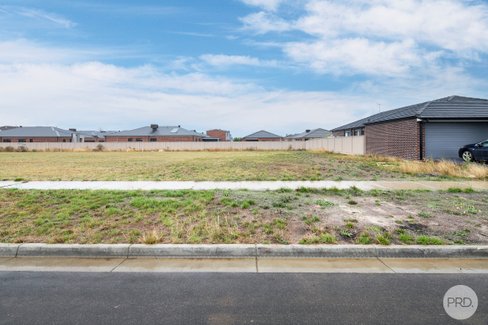 13 Dakshina Court, DELACOMBE VIC 3356