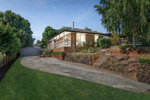 13 Eastwood Crescent Mooroolbark 3138