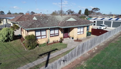 13 Edgar Street, WENDOUREE VIC 3355