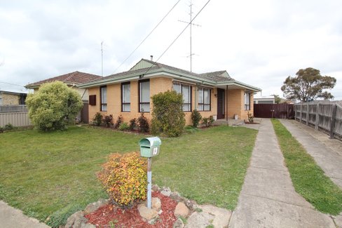 13 Edgar Street, WENDOUREE VIC 3355
