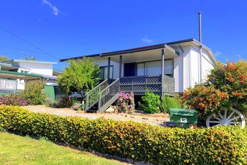 13 Eleventh St, WARRAGAMBA NSW 2752