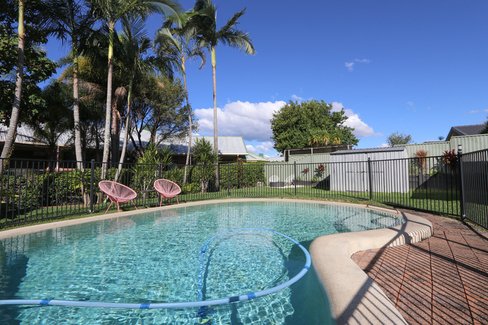 13 Footscray Court, ARUNDEL QLD 4214