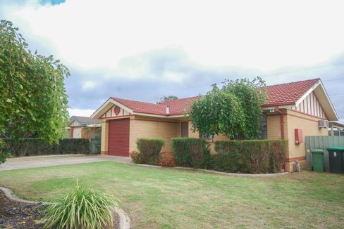 13 Girraween Mews, GLENFIELD PARK NSW 2650