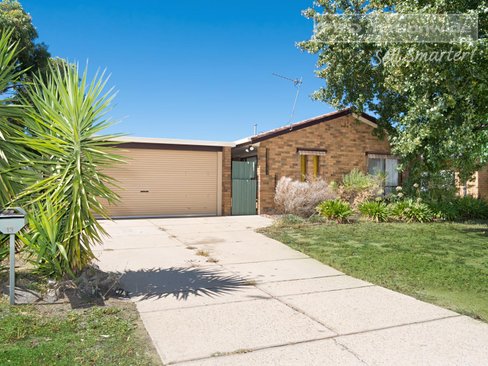 13 Grace Avenue, LAKE ALBERT NSW 2650