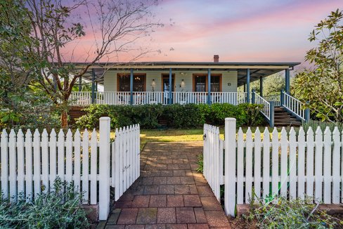 13 Hely Avenue, TURVEY PARK NSW 2650