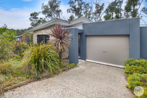 1/3 Hickory Lane, CRESWICK VIC 3363