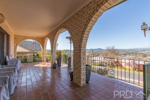 13 Highland Avenue, TUMUT NSW 2720