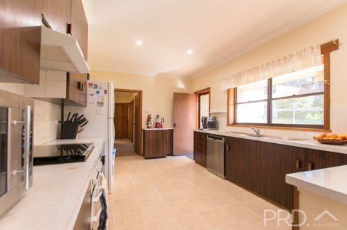 13 Highland Avenue, TUMUT NSW 2720