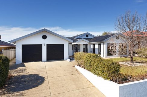 13 Hudson Drive, LLOYD NSW 2650