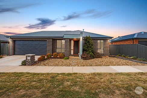 13 Hyatt Road, HUNTLY VIC 3551