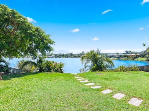 13 Ironbark Street, ELANORA QLD 4221