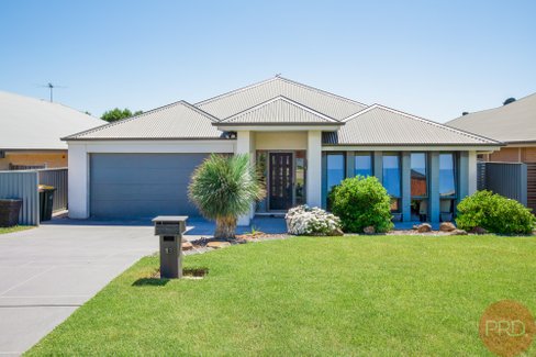 13 James Leslie Drive, GILLIESTON HEIGHTS NSW 2321