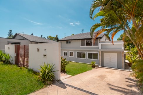13 Mattocks Road, BURLEIGH WATERS QLD 4220