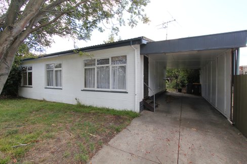 13 Melbourne Road, BROWN HILL VIC 3350