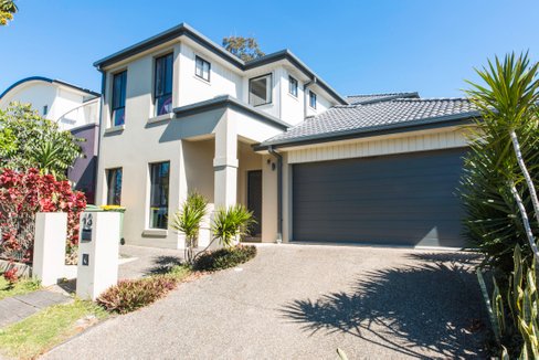 13 Menton Avenue, VARSITY LAKES QLD 4227