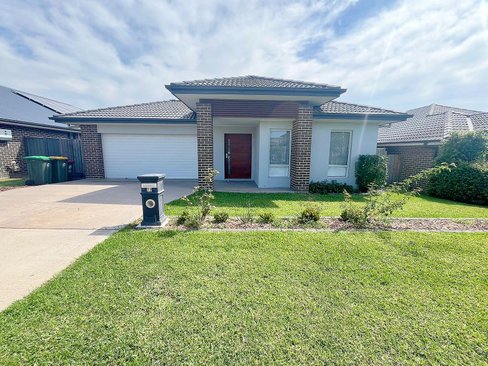 13 Milton Circuit, ORAN PARK NSW 2570
